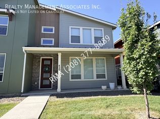 420 N Traquair Ln, Meridian, ID 83642