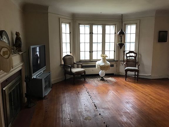 3rd image of 10337 S Campbell Ave