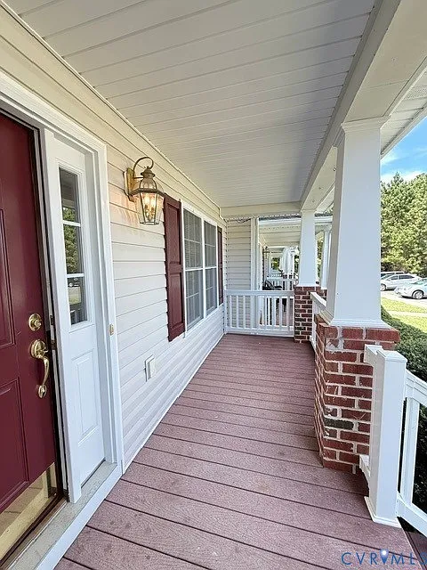 3 bed, 2.5 bath, 1200 sqft, $2,050 — Photo 3
