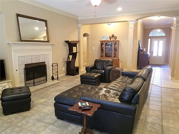 4th image of 1106 Danbury Dr