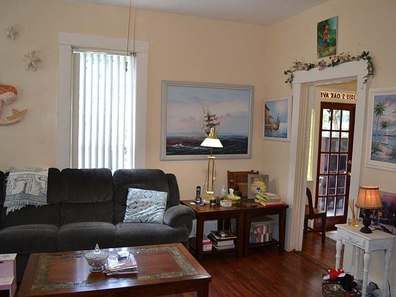 5th image of 1015 S Oak Ave