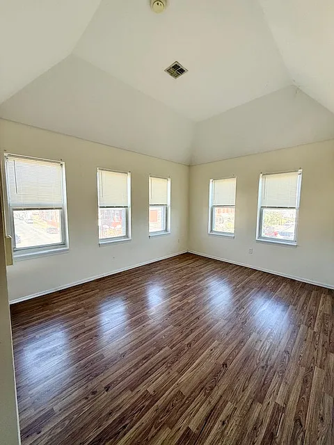2 bed, 1400 sqft, $1,500 — Photo 2