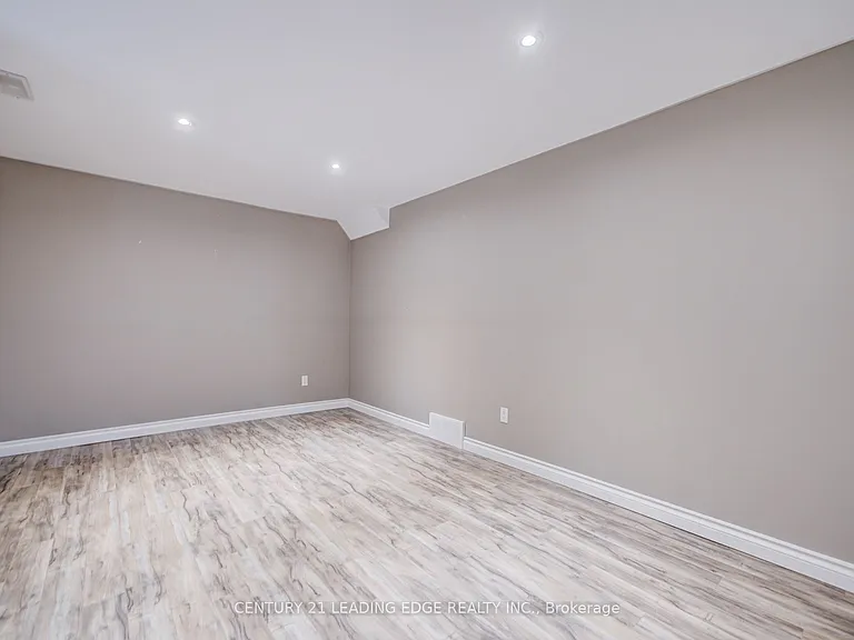 124 College St #9 — Photo 39