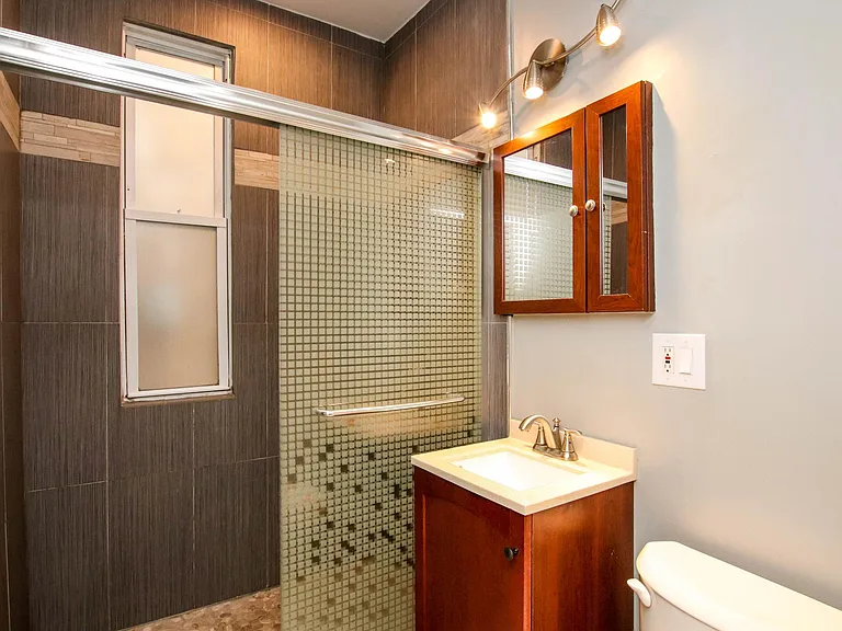2040 W Charleston St #1R — Photo 10