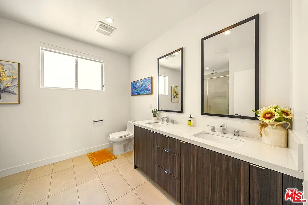 3 bed, 3.5 bath, 1977 sqft, $5,490 — Photo 3
