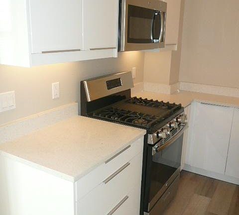 2nd image of 1895 Chestnut St #Aa