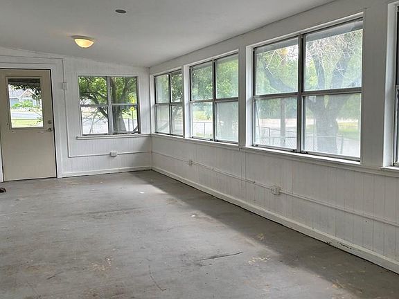 3rd image of 101 S Loyal Valley Dr