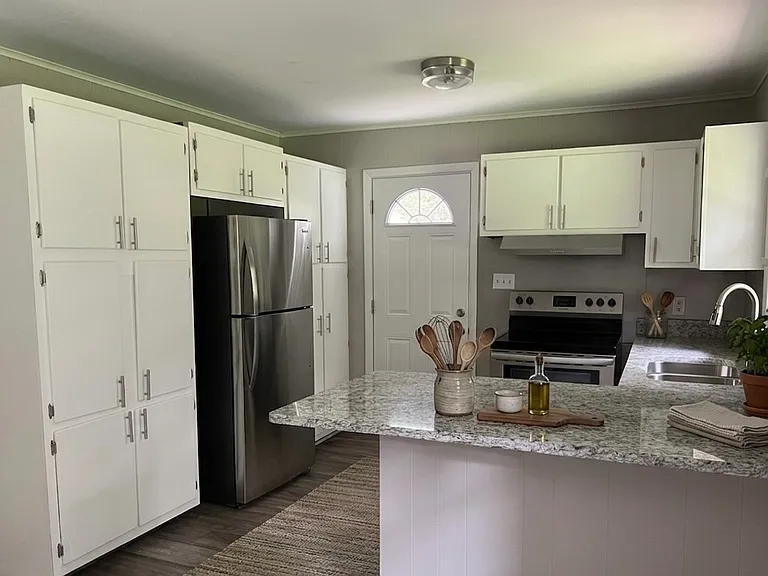Glenridge Dr — Photo 2