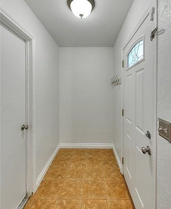 5th image of 1415 E Brockton Ave