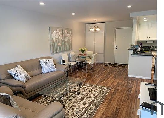 3rd image of 22100 Burbank Blvd Unit 204A