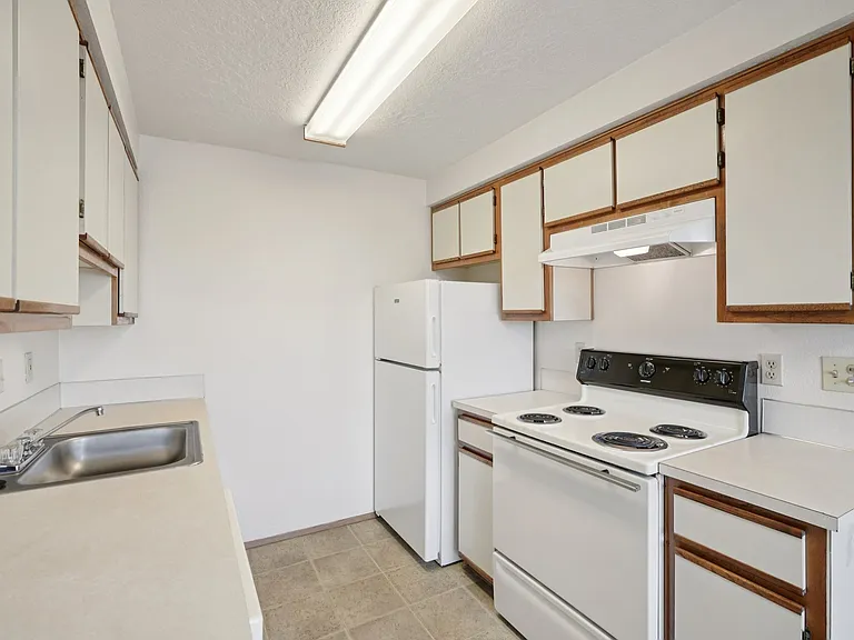 Cedar Court Apartments — Photo 19