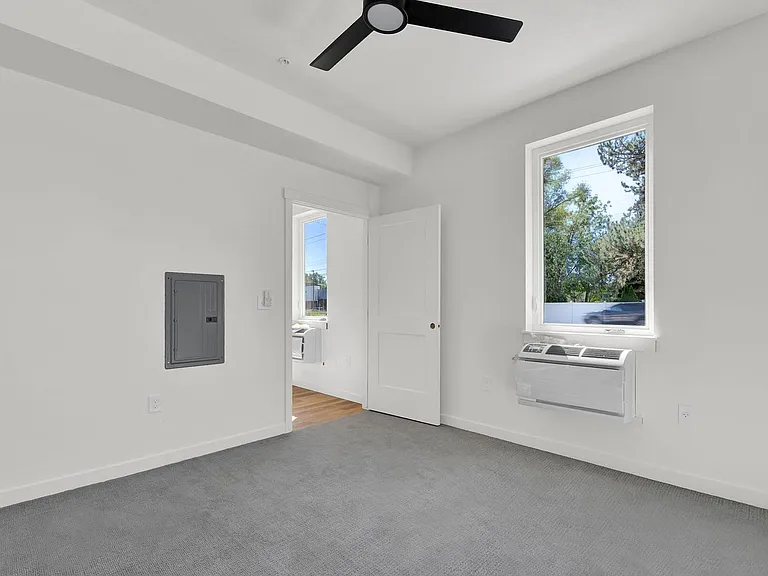 Veazey Park Apartments — Photo 59