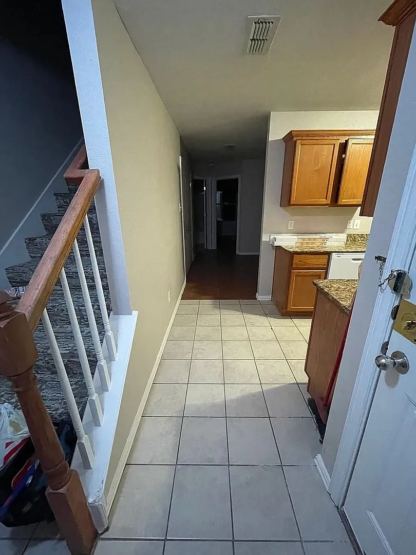 Room in 2 Bedroom Home in Fort Worth — Photo 4