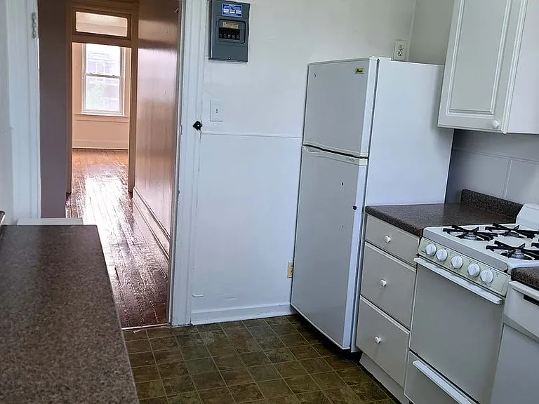 2806 Saint Paul St — Photo 8