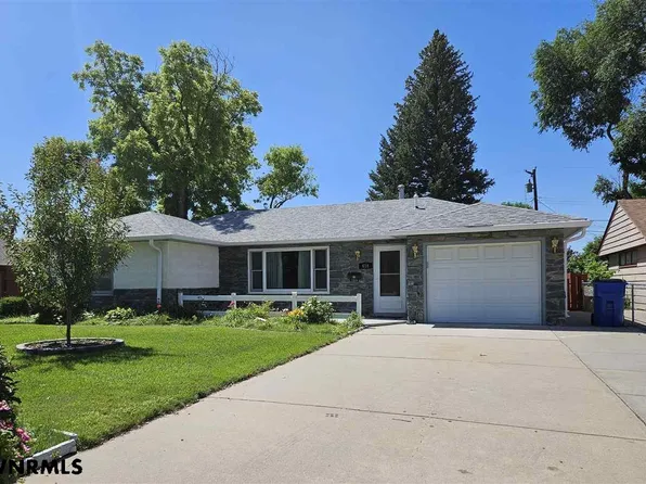 618 E 28th St, Scottsbluff, NE 69361