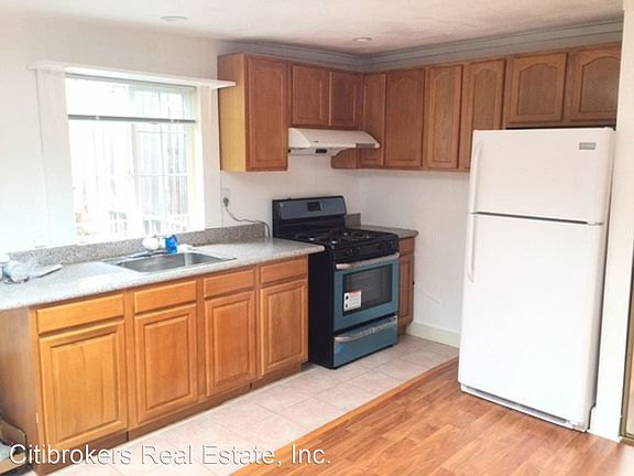 3rd image of 13-17 Belcher St #13B