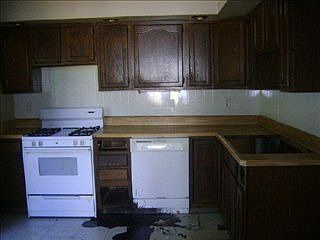 4th image of 828 10th Ave