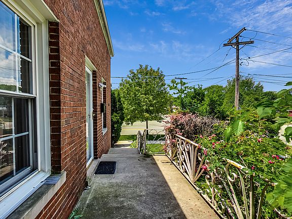 4th image of 5457 Greenwood St
