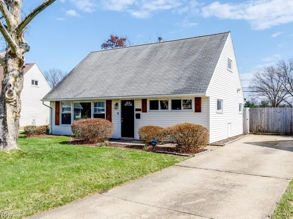 2331 Larchdale Dr, Cuyahoga Falls, OH 44221