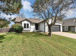 832 E Hawthorne Dr, Derby, KS 67037