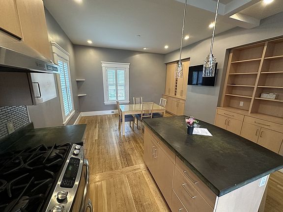 5th image of 315 Windsor St #315