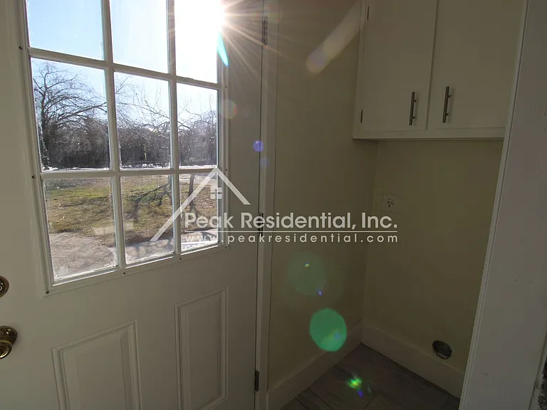 1042 Las Palmas Ave — Photo 14