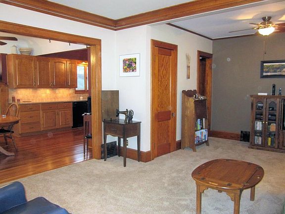 3rd image of 2277 Ludington Ave