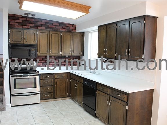 2nd image of 602 E Pioneer Ave