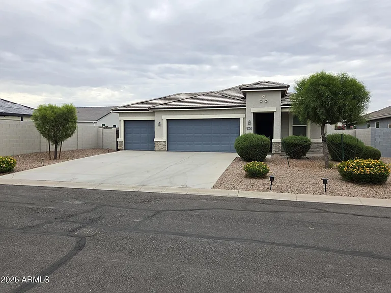 24673 N Alfalfa Dr — Photo 2