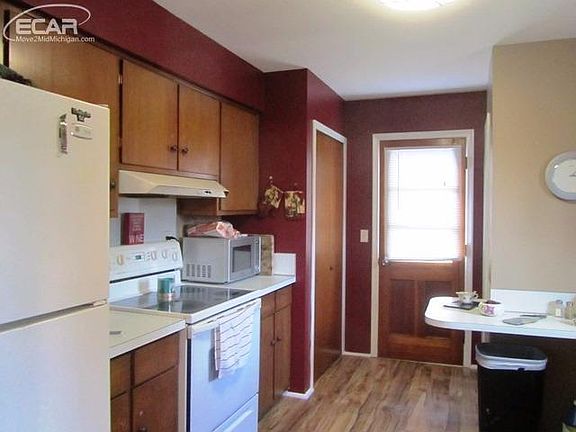 5th image of 1037 Pinecrest Ln