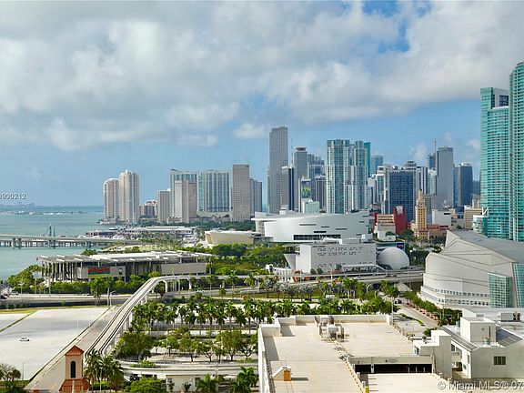 2nd image of 1750 N Bayshore Dr APT 2312