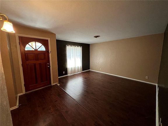 3rd image of 10646 Larkwood St