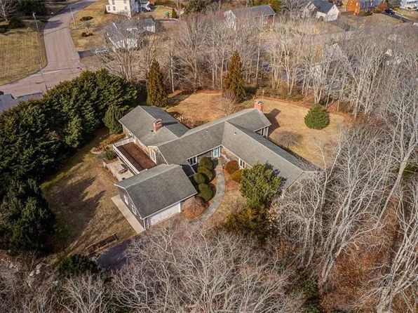 9 N Essex Dr, Westerly, RI 02891