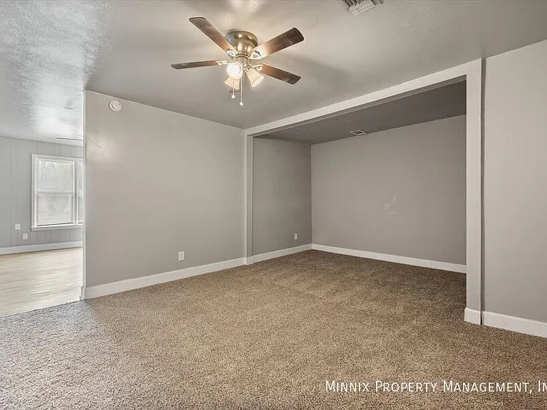 1302 Avenue E #1 — Photo 22