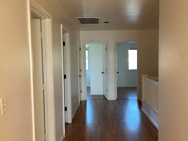 107 N Helm Ave — Photo 8