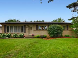 606 Merlin Dr, Schaumburg, IL 60193