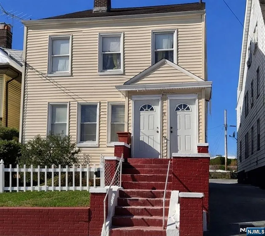 16 Oraton St photo 1