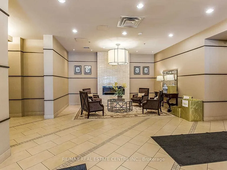 9 George St N #814 — Photo 11