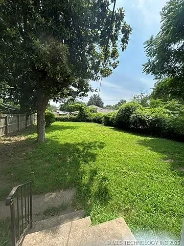 2 bed, 807 sqft, $1,300 — Photo 2
