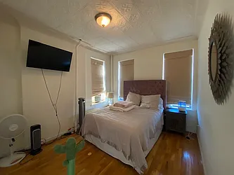 Rented by R New York