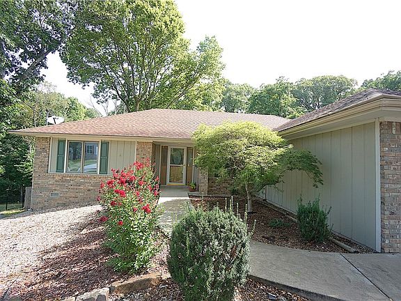 3rd image of 4 Dinton Cir