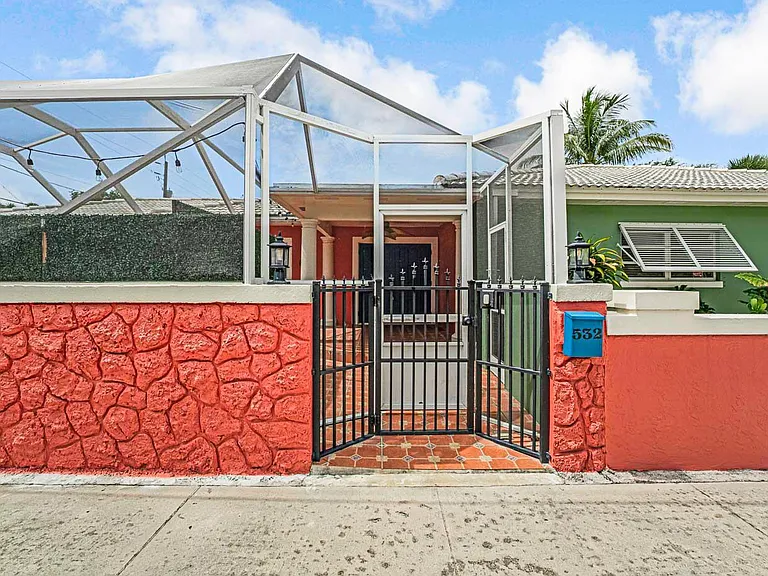 532 N Palmway — Photo 4