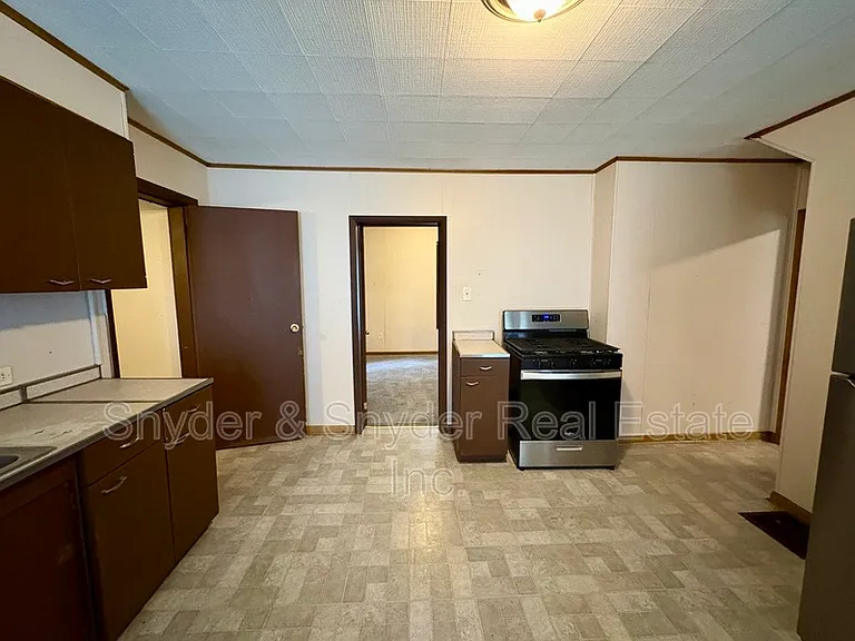 391 E Voris St — Photo 9