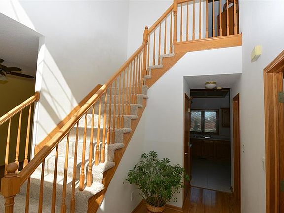 5th image of 815 SE Westwoods Dr