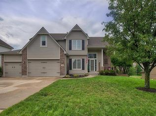 2728 SW Arthur Dr, Lees Summit, MO 64082