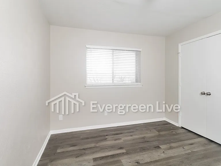 2404 Heathercrest Dr — Photo 12