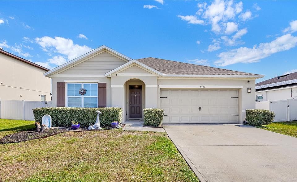 1st image of 5709 Shaker Palm Pl