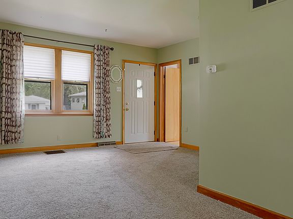 4th image of 3445 E 22nd Ave