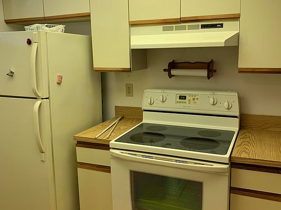 5th image of 3073 Sir Hamilton Cir #9