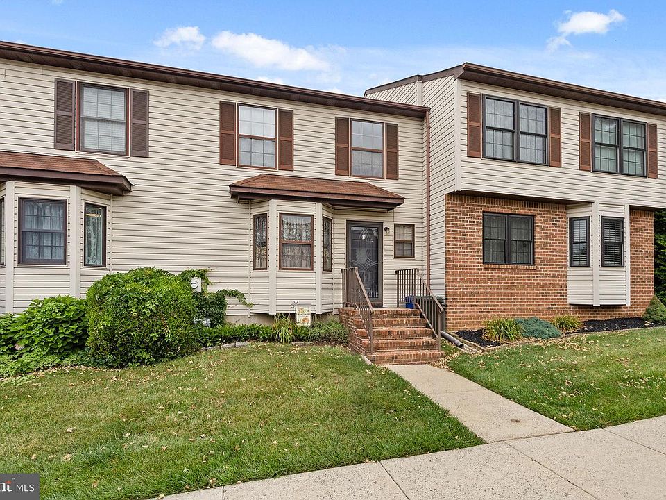 1st image of 3 Roberts Ct
